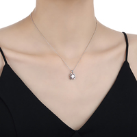 Glücksbringer Vierblättriges Kleeblatt Anhänger Halskette mit Quadratischem Zirkon 925 Sterling Silber Perlenhalskette Damen Maßgeschneiderter Schmuck Großhandel