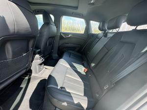<span class=keywords><strong>Audi</strong></span> Q4 E-tron 40 SUV électrique d'occasion 2024, longue autonomie, version premium, prêt à l'exportation, blanc sur noir - Product Image 6