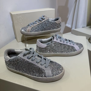 รองเท้าดีไซน์หรูหราสำหรับผู้หญิง ลายสวยงาม รองเท้าผ้าใบลำลอง พื้นเรียบ สวมใส่สบาย เหมาะกับการเดิน รองเท้าผู้ชาย รองเท้าสเก็ตบอร์ด - Product Image 1