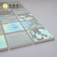 Mosaïque de verre opale irisé blanc 48x48, carreaux brillants pour piscine, escalier de villa, mur d'accentuation, design d'intérieur de luxe