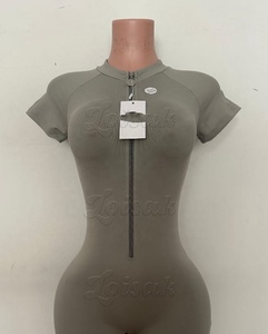 Combinaison de <span class=keywords><strong>sport</strong></span> pour <span class=keywords><strong>femme</strong></span>, nouvelle couleur personnalisée, fermeture éclair, bodycon, nylon respirant, <span class=keywords><strong>une</strong></span> pièce, manches courtes, pour le Pilates - Product Image 6