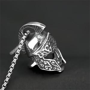 Collier pendentif casque de guerrier en acier inoxydable pour homme, style rétro hip-hop, breloque visage, design géométrique, bijoux de mode - Product Image 4