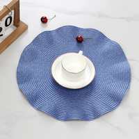 Grand Set de Table Rond Classique en PP Écologique avec Bord Ondulé Tressé et Motif Floral – Vente en Gros
