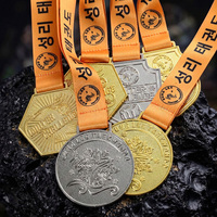 Médaille de course 3D en alliage de zinc, simple face, plaquée or et argent, avec logo et lettre personnalisés, et ruban
