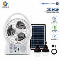 Ventilateur de table solaire certifié Intertek de 8 pouces avec 2 lampes LED, lecteur MP3, sortie USB 5V, batterie externe, panneau solaire 6V 6W inclus