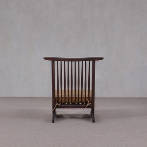 Sedia d'accento retrò in legno massello fatta a mano Tuscan Naturalist con schienale a doghe e morbido cuscino in pelle - Product Image 4