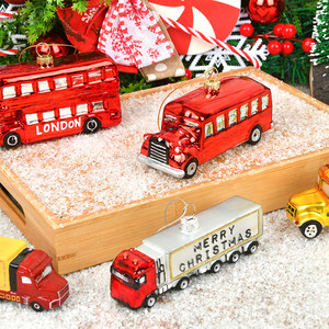 Adorno Navideño Colgante de Vidrio con Forma de Autobús Escolar Pintado a Mano, Decoración Única para el Árbol de Navidad - Product Image 1
