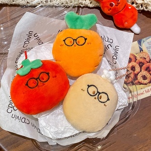 Llaveros de peluche de comida de dibujos animados, bonitos adornos colgantes y colgantes de zanahoria, patata y tomate caramelizados, accesorio suave y chirriante, venta al por mayor - Product Image 2
