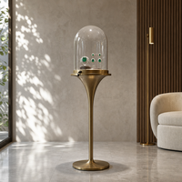 Présentoir à bijoux personnalisé avec dôme en verre et socle doré pour magasin de bijoux, vente en gros