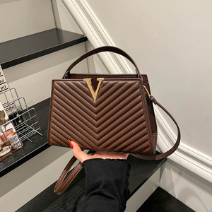 Bolso de Mano Grande Acolchado de PU Texturizado de Alta Gama para Mujer, Nuevo Diseño Exclusivo 2026, Bolso Tote Versátil para el Día a Día, con Correa de Hombro Única y Cierre Magnético - Product Image 4