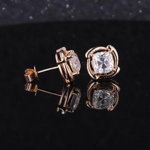 Boucles d'oreilles élégantes en diamants de qualité supérieure, argent sterling 925, bijoux de luxe de créateur, mode élégante pour femmes, à porter tous les jours - Product Image 1