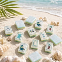 Ensemble de Mahjong américain côtier en acrylique avec dos marbré aqua et tuiles à points coquillages pour les propriétaires de maisons de plage et les clubs sociaux