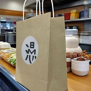 Bolsas de Papel Kraft Gigantes XXL para Empacar Hamburguesas, Hot Dogs y Pasta - Logotipo Personalizado, Ecológicas y Biodegradables - Product Image 5