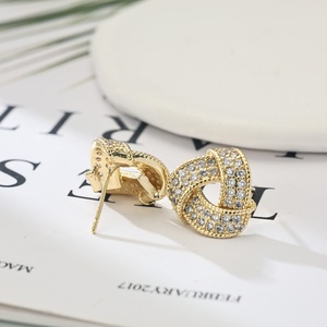 Pendientes de circonita trenzados con diseño triangular de lujo sencillo, estilo europeo-americano, para mujer y niña - Product Image 2