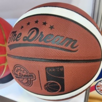 Vente directe d'usine de qualité compétition forte adhérence anti-transpiration PU 12 panneaux basket-ball hygroscopique