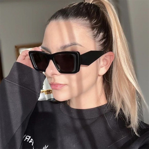 <span class=keywords><strong>2022</strong></span> nueva <span class=keywords><strong>moda</strong></span> superventas gafas <span class=keywords><strong>de</strong></span> sol cuadradas <span class=keywords><strong>de</strong></span> gran tamaño <span class=keywords><strong>para</strong></span> <span class=keywords><strong>mujer</strong></span> <span class=keywords><strong>lentes</strong></span> <span class=keywords><strong>de</strong></span> gradiente <span class=keywords><strong>de</strong></span> alta calidad rojo PC contorno blanco barato - Product Image 3