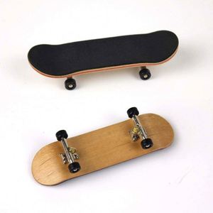 Mini skateboard en bois d'érable personnalisé avec logo, 13x9cm, forme de dessin animé, roues professionnelles interactives, cadeau pour enfants - Product Image 4