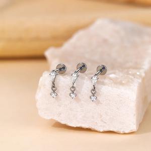 Clous d'<span class=keywords><strong>oreille</strong></span> en forme <span class=keywords><strong>de</strong></span> coquillage, sans fil, plaqués PVD, pour perçage d'<span class=keywords><strong>oreille</strong></span>, faciles à nettoyer, maintiennent <span class=keywords><strong>l</strong></span>'hygiène, alliage <span class=keywords><strong>de</strong></span> titane ASTM-F-136, mariage - Product Image 1