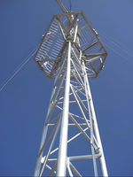 Torre de Acero Galvanizado en Caliente Autoportante de 3 y 4 Patas para Transmisión de TV, Radio, UHF, FM, Comunicación, 20-120m