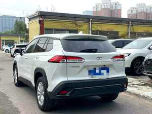 โตโยต้า ฟรอนท์แลนเดอร์ มือสอง เครื่องยนต์ 2.0 ลิตร เกียร์ CVT 5 ประตู 5 ที่นั่ง รถ SUV ขนาดกะทัดรัด ประหยัดน้ำมัน เชื่อถือได้ เหมาะสำหรับครอบครัว ปลอดภัยสูง - Product Image 3