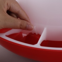 Mangeoire et abreuvoir portables pour volailles de 1,5 kg à 12 kg, rouge et blanc, à suspendre, pour poulets, en vente, état neuf