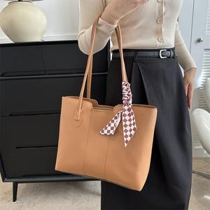 Nouveauté : Sac à bandoulière pour femme, sac à main vintage de luxe avec doublure en PU, sacs fourre-tout populaires de grande capacité avec foulards - Product Image 4
