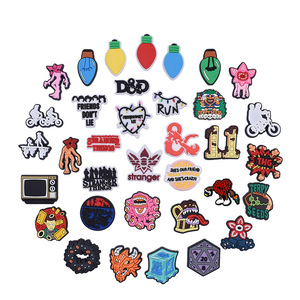HY 2026 Accesorios de Decoración para Zapatos de <span class=keywords><strong>Stranger</strong></span> <span class=keywords><strong>Things</strong></span> de Alta Calidad, Hebillas de PVC Suave, Dijes de Goma para Zapatos DIY para Niños, Zuecos - Product Image 1