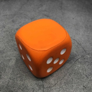 Fournisseur de balles anti-stress en mousse PU de 54 mm, douces, à rebond lent, à pois, pour soulager l'anxiété, pour les jeux de fête et de piscine - Product Image 3