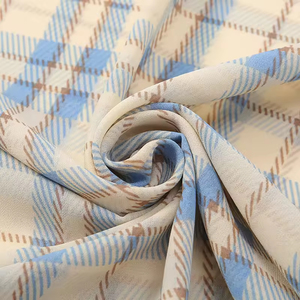 Bufanda Clásica a Cuadros con Diseño Azul y Blanco, Patrón Atemporal con Textura Suave Tejida para Uso Diario - Product Image 4