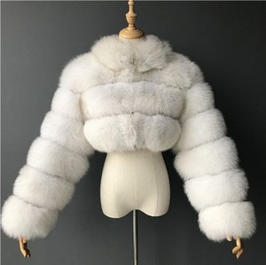 Mantel Bulu Imitasi Wanita yang Chic dengan Kerah Tinggi, Lengan Panjang, dan Tampilan Perut Terbuka untuk Penampilan Fashion yang Berani - Product Image 6