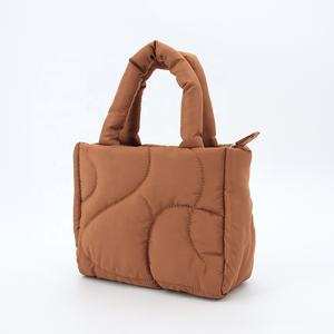 फोल्डेबल पुफर टोटे बैग नायलॉन की कुलीटेड पुड लंबे बहु-कार्यात्मक किंगस्टार कंधे की थैलियां महिलाओं के लिए टोटे - Product Image 3