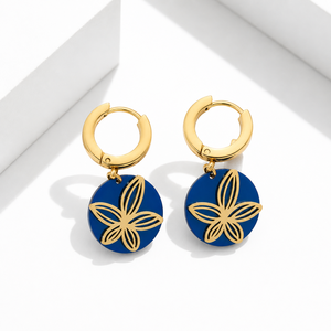 Boucles d'oreilles pendantes en acier inoxydable plaqué or 14 carats, motif floral bleu, cinq pétales, style Huggie Hoop - Product Image 1