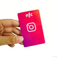 Carte de clé d'hôtel RFID étanche avec code QR économie d'énergie pour le système de verrouillage de porte de villégiature et le partage de profil de médias sociaux