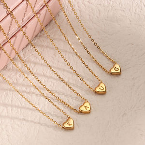 Collana Minimalista da Donna con Iniziale a Cuore, Gioiello in Acciaio Inossidabile Placcato Oro 18k, Ciondolo a Forma di Cuore con Lettera - Product Image 4