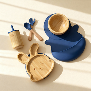 Set per lo Svezzamento con Bavaglini Leggeri e Comodi, Contenitore Impermeabile per Snack, Ciotola in Legno e Cucchiaio in Silicone con Bordi Lisci - Product Image 1