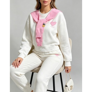Vente en gros <span class=keywords><strong>de</strong></span> pulls décontractés pour femmes <span class=keywords><strong>de</strong></span> haute qualité avec logo personnalisé brodé, ensemble deux pièces en tissu épais pour l'automne et l'hiver - Product Image 2
