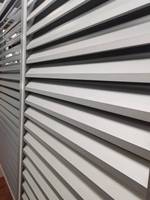 Fenêtres à persiennes motorisées en aluminium, à lames réglables, double volets, étanches à la pluie, modulaires, modernes