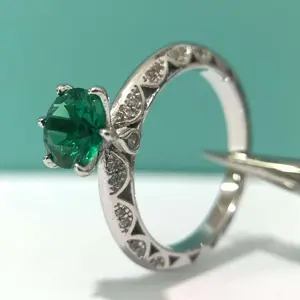 hot selling sterling silver plated platinum engagement wedding round cut green moissanite diamond ring for women