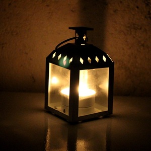 Lanterne à vent portative de Noël Halloween de table d'artisanat de fer rétro européen pour l'éclairage photographique en métal de décoration intérieure - Product Image 1