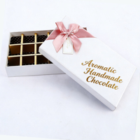 Boîte-cadeau de papier d'emballage de chocolat de truffe de LOGO personnalisé d'usine de source avec la boîte noire de luxe de chocolat de sandwich de séparateur