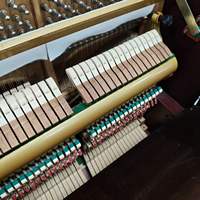 Piano droit d'occasion KAWAI KL601 brun satiné de haute qualité, d'origine japonaise, avec un son doux et lumineux, excellent état général