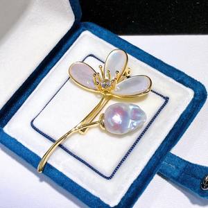 Clover Natural Baroque Pearl <b>Brooch</b> <b>Pins</b> 15mm Large Particle Shaped Zhuji Chest Decoration Number Pattern Elegant Flower Design - Product Image 2