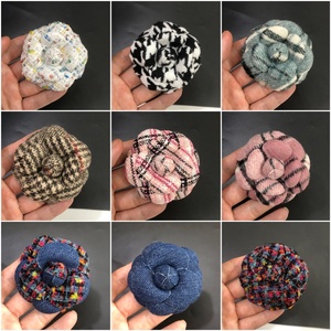 Broche de Camelia súper fijo de gama alta de 6,6 cm, bolsa de horquilla de flor fragante pequeña con tecnología de chapado para niños - Product Image 4