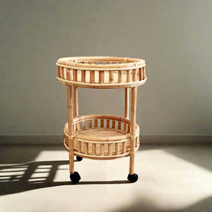 Chariot mobile en rotin-Table d'appoint et chariot à boissons durables avec cadre en rotin naturel Étagères tissées Roues noires - Product Image 1