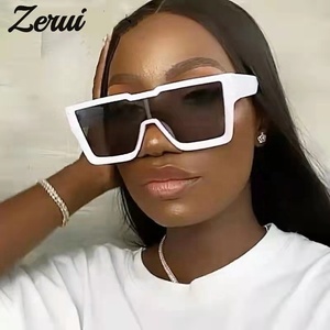 Gafas de Sol de Moda con Lentes Planas y Tintadas, Impresión de Logotipo, Gafas de Sol Personalizadas para Mujer - Product Image 4