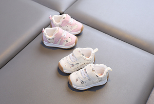 Zapatillas de bebé con estampado de dibujos animados, zapatos informales con suela de goma suave y andadores para niños pequeños, adecuados para el uso diario. - Product Image 4