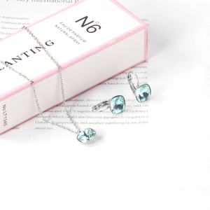 Ensemble de bijoux pour femmes, collier et boucles d'oreilles en acier inoxydable plaqué or, avec un magnifique cristal vert menthe - Product Image 6