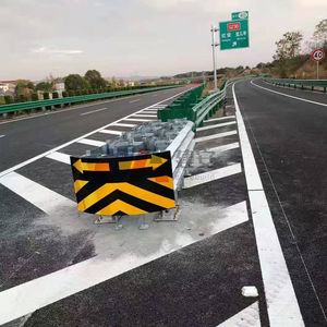 מפעל סיפק את בטיחות התנועה תקן פלדה נגד התנגשות כרית מחסום כביש לייצוא - Product Image 1