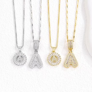 Collier Pendentif Lettre Initiale Alphabet Bulle Gonflée en Laiton Plaqué <span class=keywords><strong>Or</strong></span> 18K avec Zircon, Tendance et Nouvelle Collection - Product Image 1