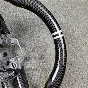 ล้อหนังคาร์บอนไฟเบอร์แบบมีรูเย็บสีเหลืองเหมาะสำหรับพวงมาลัยรถยนต์ Ford Mustang ผลิตตามสั่ง - Product Image 4